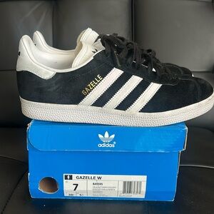 Adidas Gazelle blk/wht women’s size 7 have been worn a few times